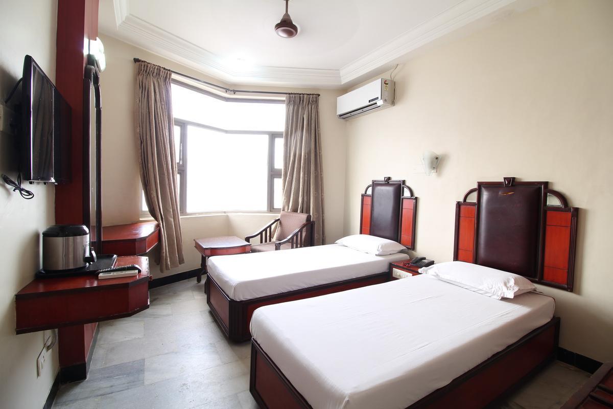 Hotel Naveen Коимбатур Экстерьер фото
